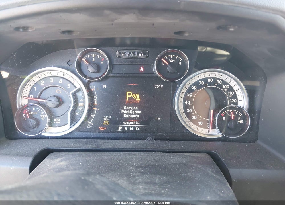 2017 RAM 1500 VIN: 1C6RR7LM6HS875157