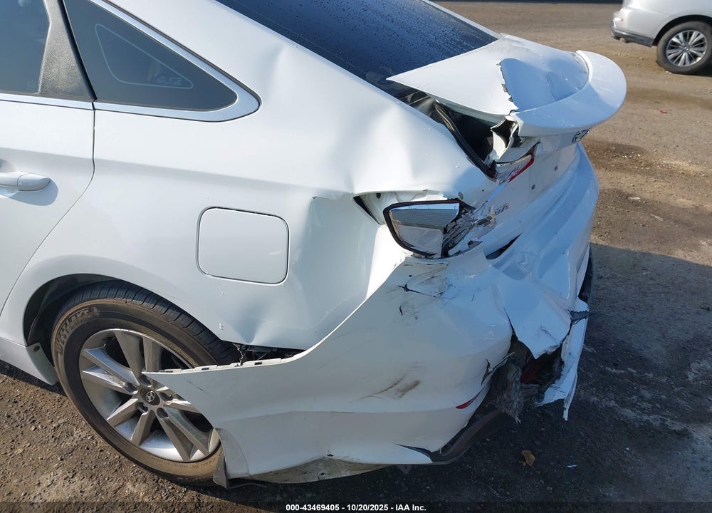 2016 HYUNDAI SONATA VIN: 5NPE24AFXGH402261