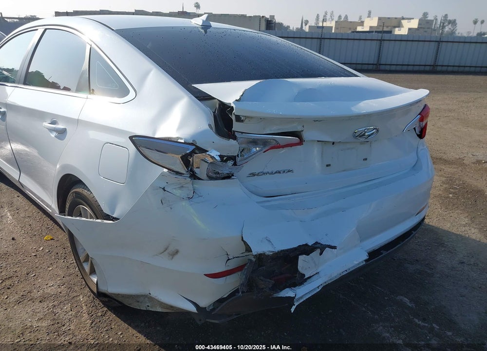 2016 HYUNDAI SONATA VIN: 5NPE24AFXGH402261