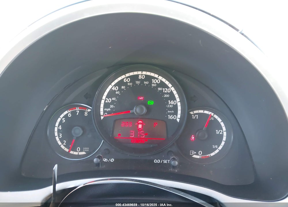 2013 VOLKSWAGEN BEETLE VIN: 3VWJP7AT9DM693703