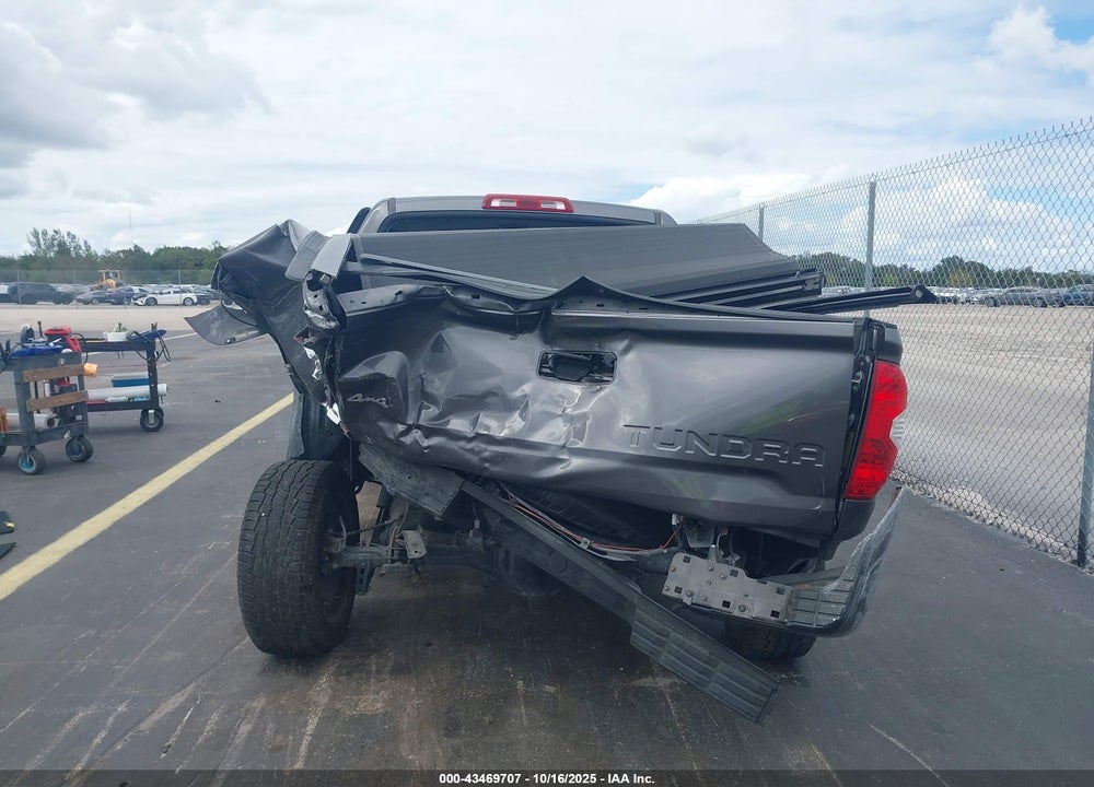 2018 TOYOTA TUNDRA LIMITED 5.7L V8 VIN: 5TFHW5F19JX774917