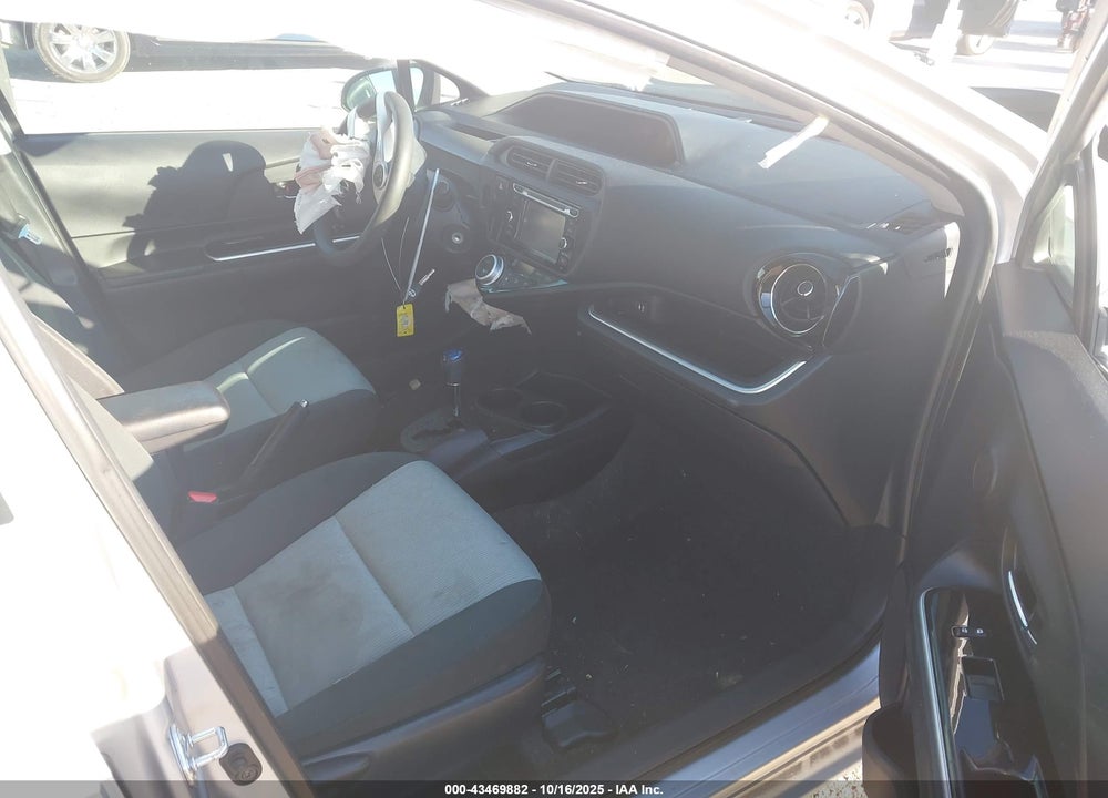 2015 TOYOTA PRIUS C TWO VIN: JTDKDTB36F1094099