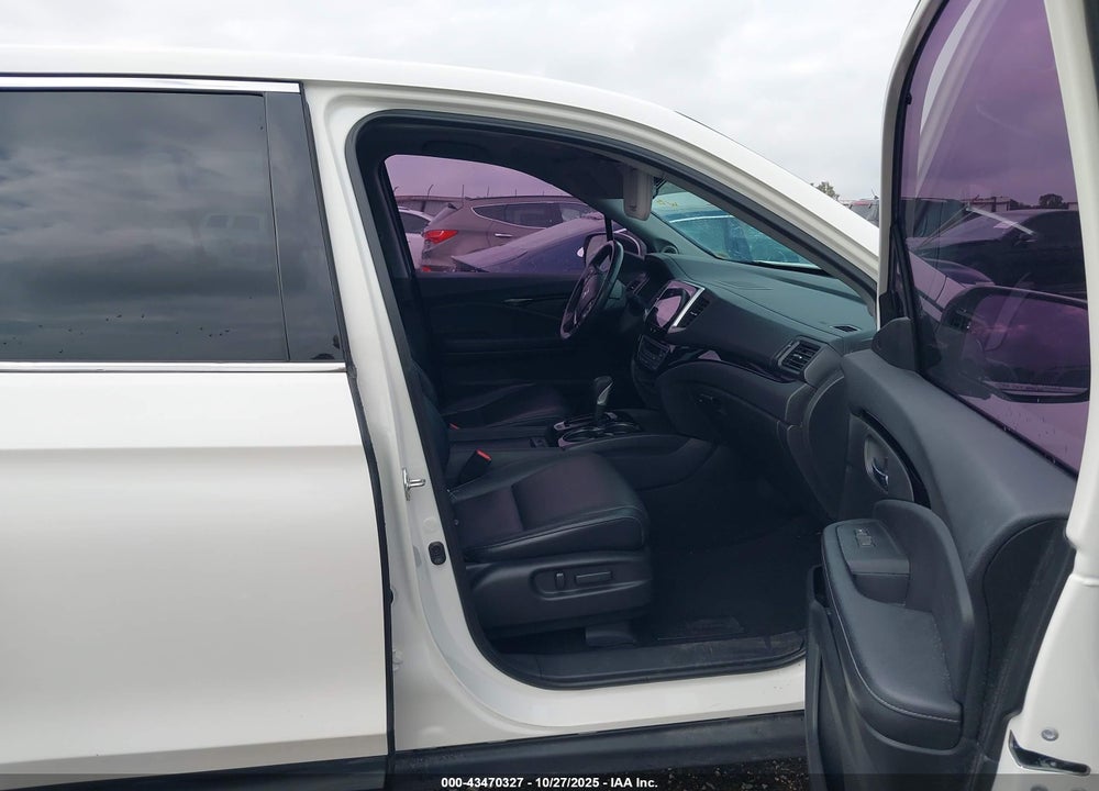 2017 HONDA RIDGELINE RTL-E VIN: 5FPYK3F7XHB037130