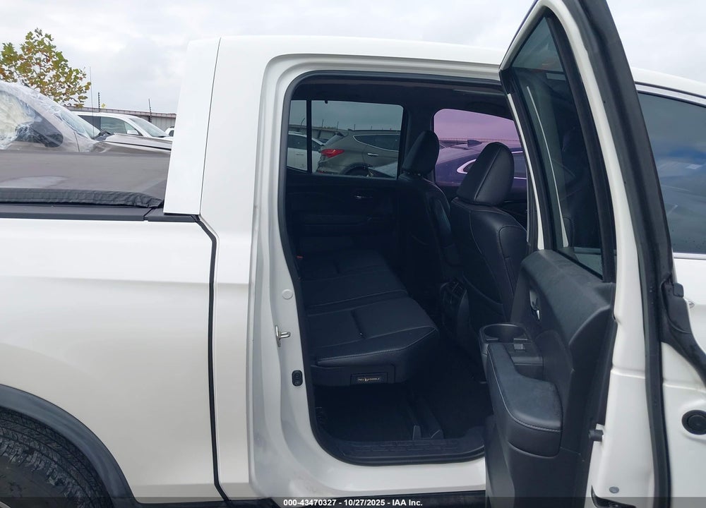 2017 HONDA RIDGELINE RTL-E VIN: 5FPYK3F7XHB037130