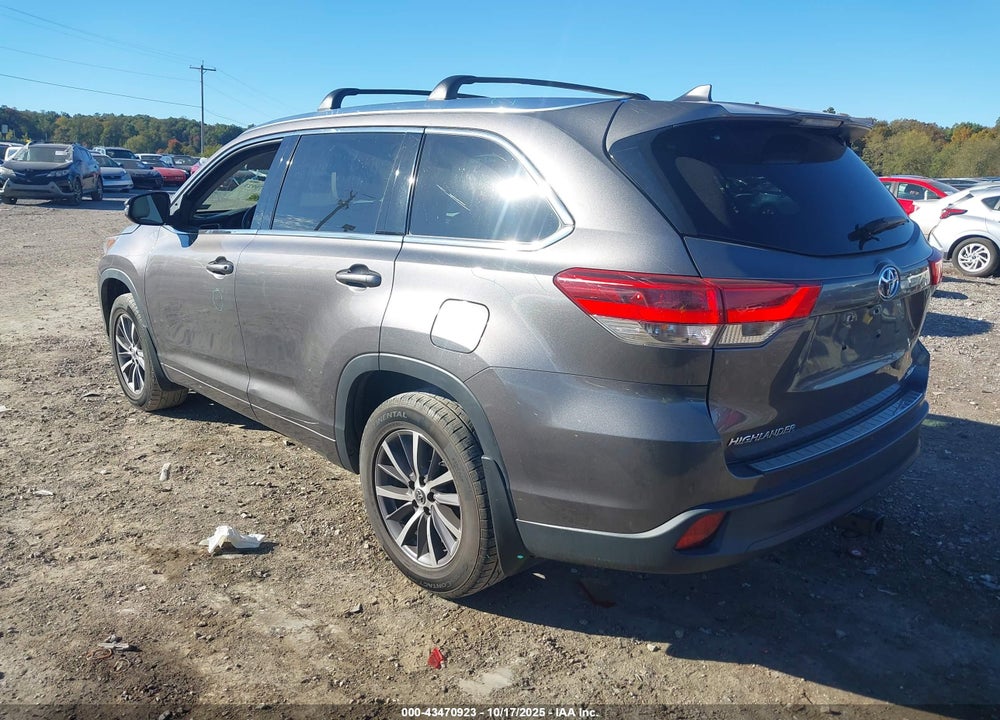2017 TOYOTA HIGHLANDER XLE VIN: 5TDJZRFH4HS426150