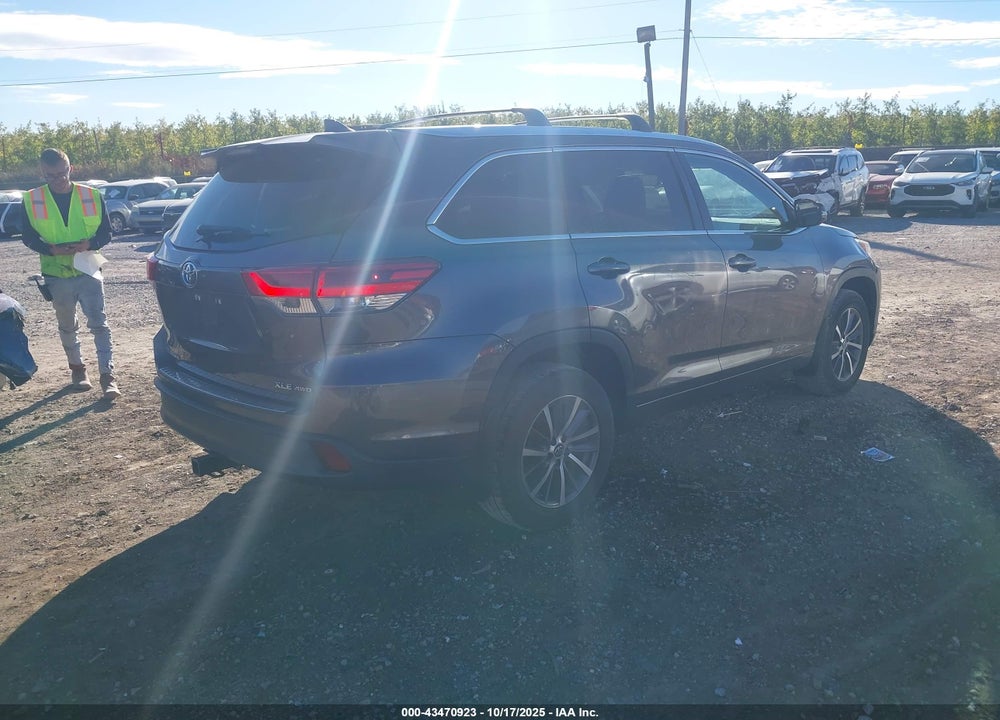 2017 TOYOTA HIGHLANDER XLE VIN: 5TDJZRFH4HS426150
