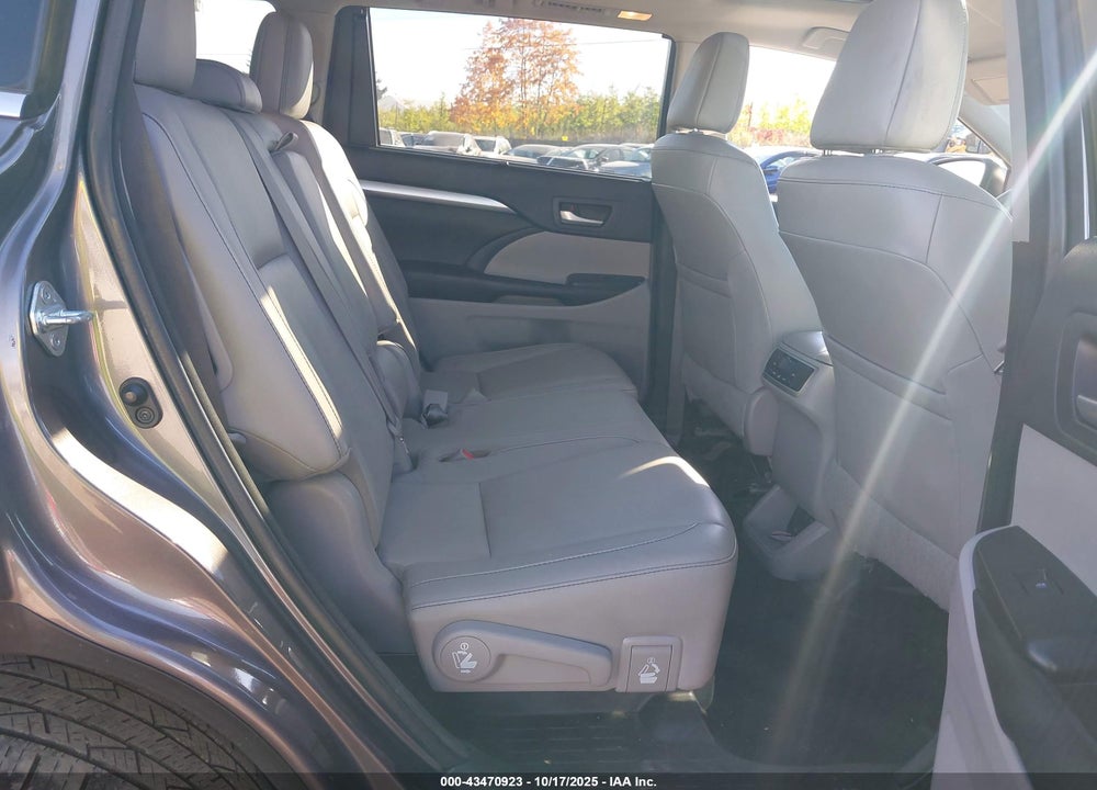2017 TOYOTA HIGHLANDER XLE VIN: 5TDJZRFH4HS426150