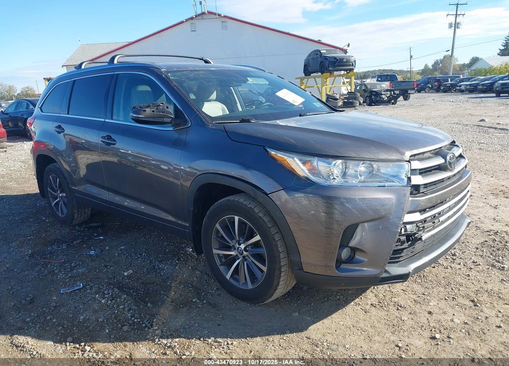 2017 TOYOTA HIGHLANDER XLE VIN: 5TDJZRFH4HS426150