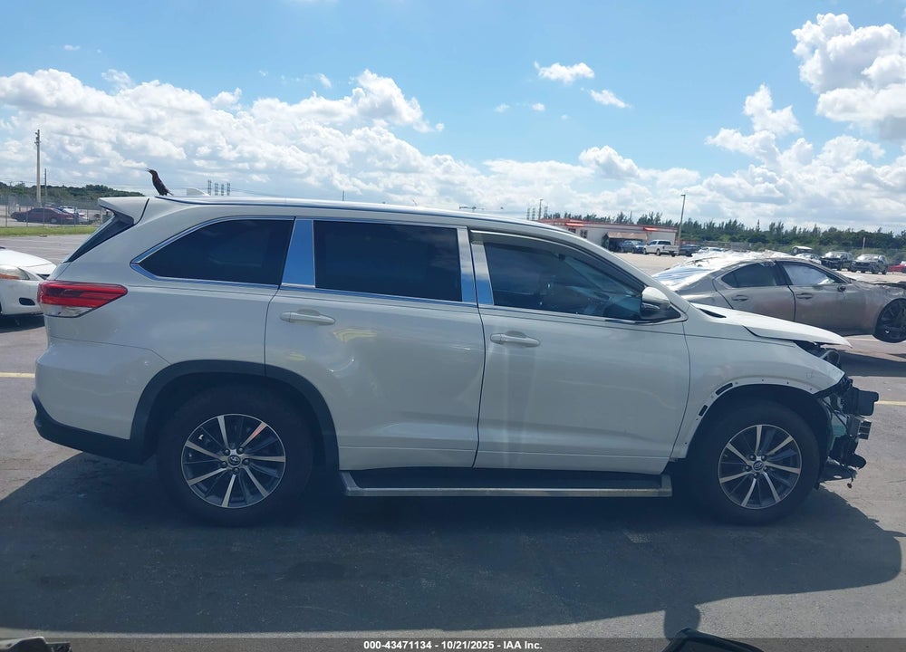2018 TOYOTA HIGHLANDER XLE VIN: 5TDKZRFH8JS537522