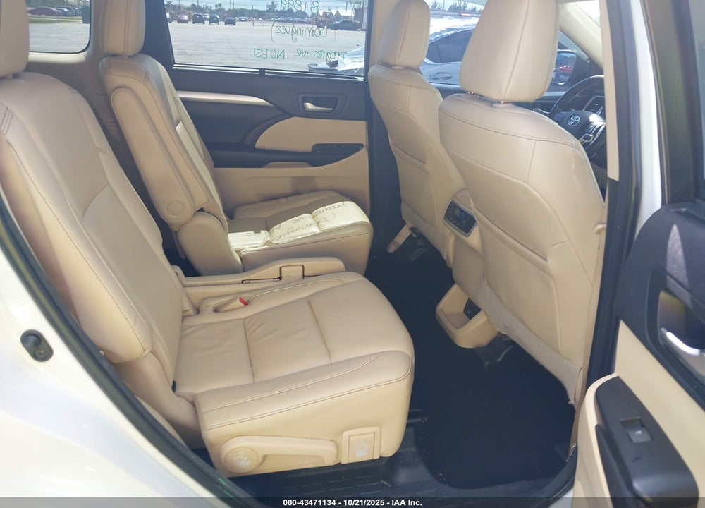 2018 TOYOTA HIGHLANDER XLE VIN: 5TDKZRFH8JS537522