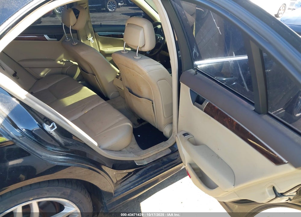 2013 MERCEDES-BENZ C 250 SPORT VIN: WDDGF4HB7DR262194