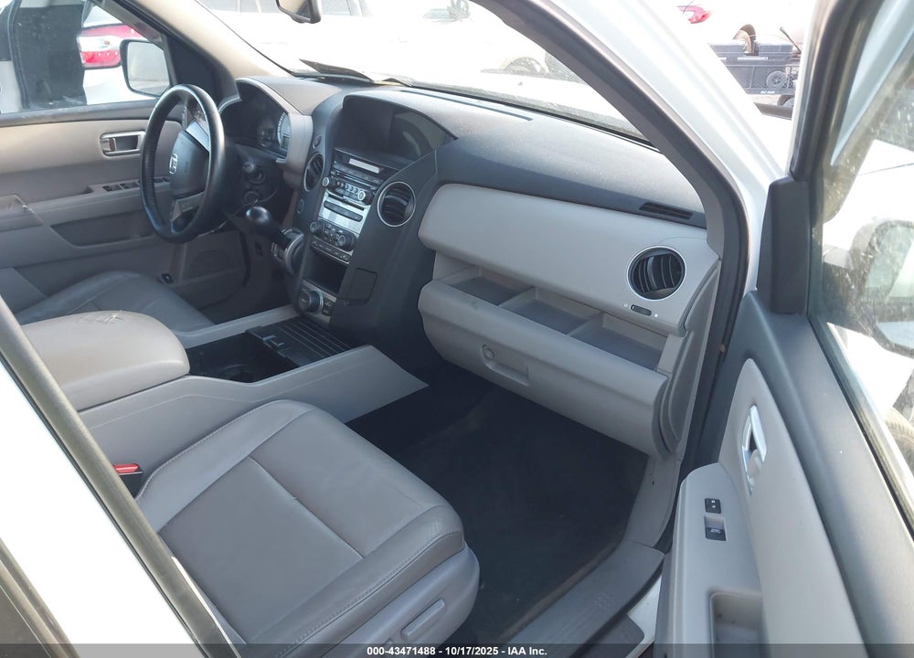 2014 HONDA PILOT VIN: 5FNYF4H60EB011669
