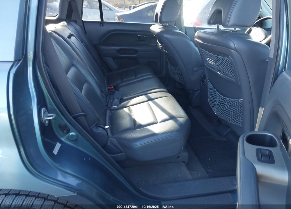 2007 HONDA PILOT VIN: 5FNYF18617B002304