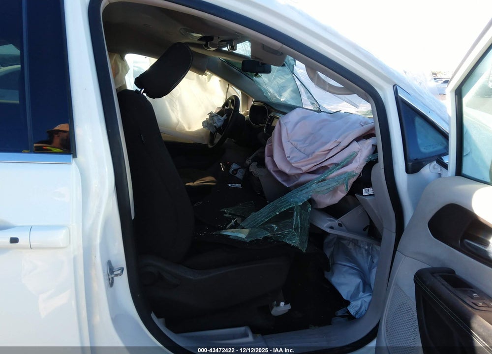 2022 CHRYSLER VOYAGER LX VIN: 2C4RC1CG3NR160139