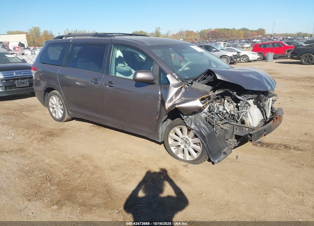 2014 TOYOTA SIENNA LE 7 PASSENGER VIN: 5TDJK3DC9ES092945