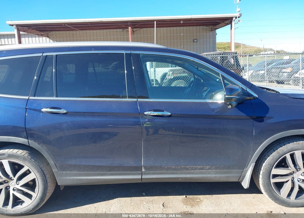 2017 HONDA PILOT TOURING VIN: 5FNYF6H95HB032043