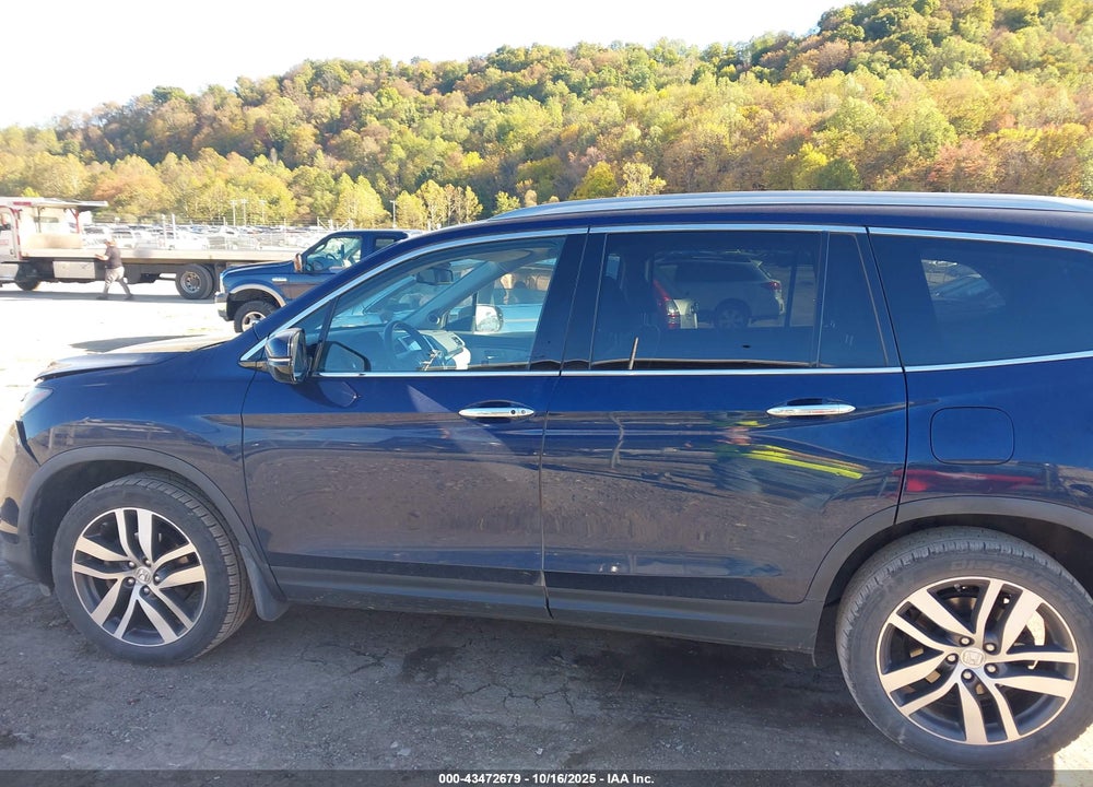 2017 HONDA PILOT TOURING VIN: 5FNYF6H95HB032043