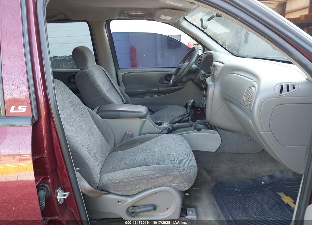 2004 CHEVROLET TRAILBLAZER LS VIN: 1GNDS13S442442330