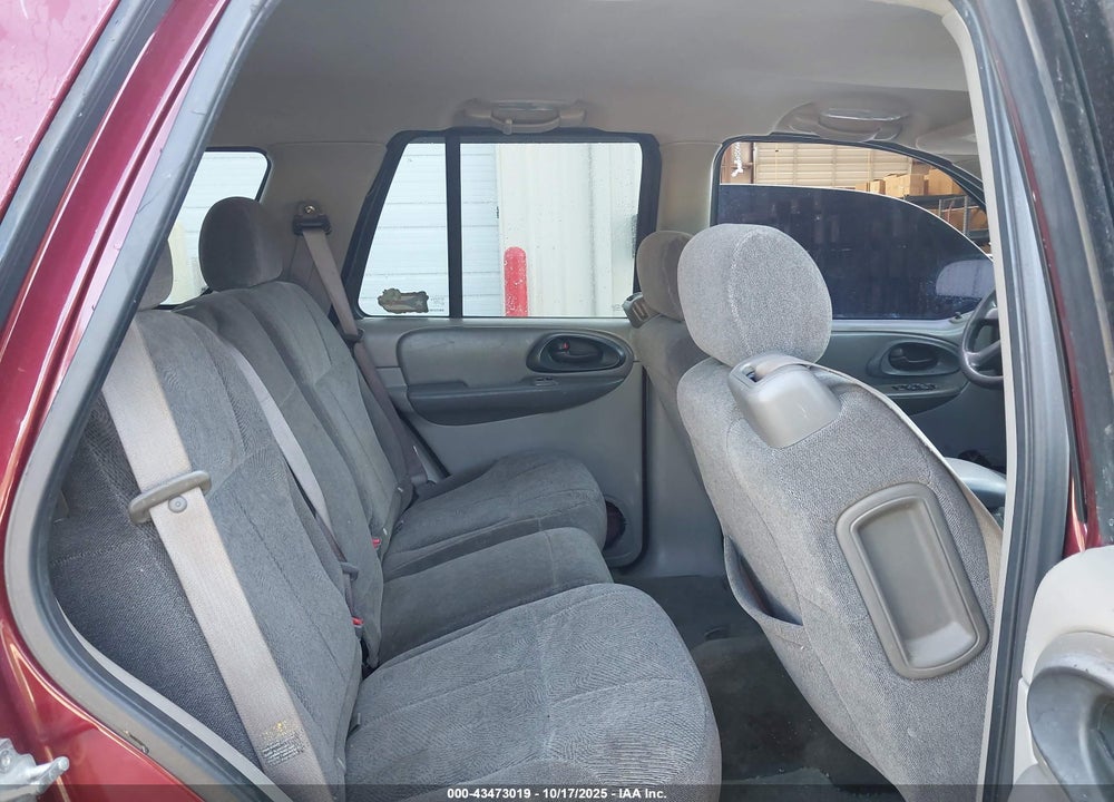 2004 CHEVROLET TRAILBLAZER LS VIN: 1GNDS13S442442330