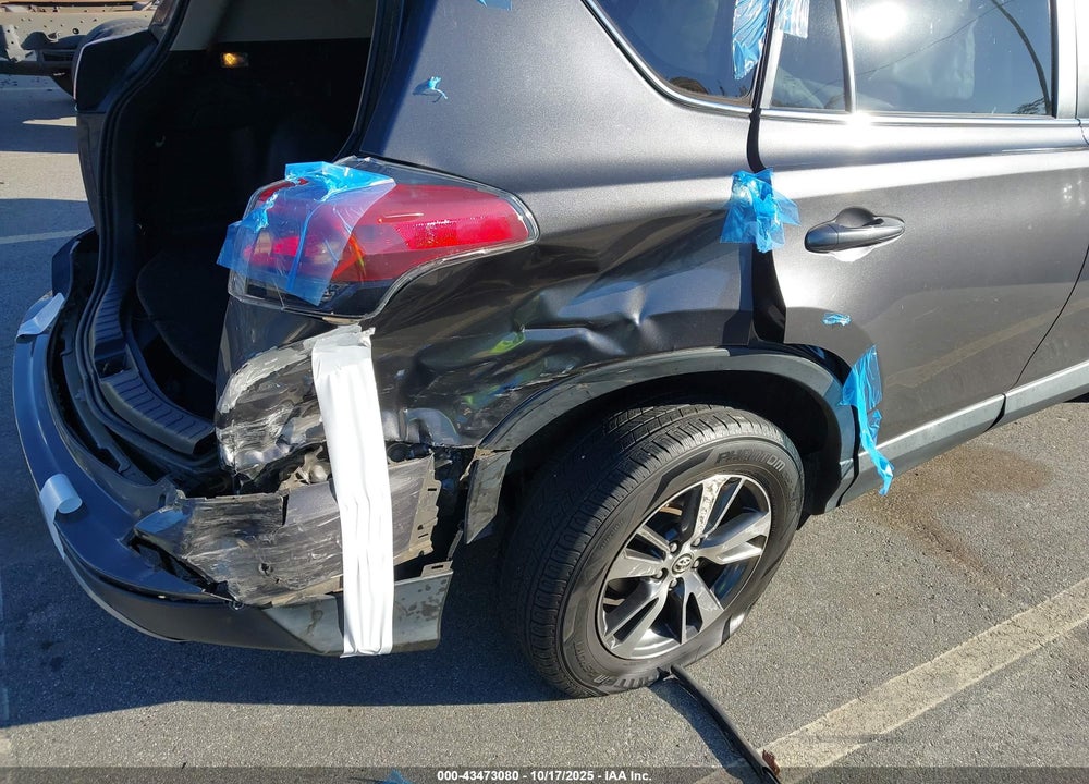 2018 TOYOTA RAV4 XLE VIN: 2T3WFREVXJW474326