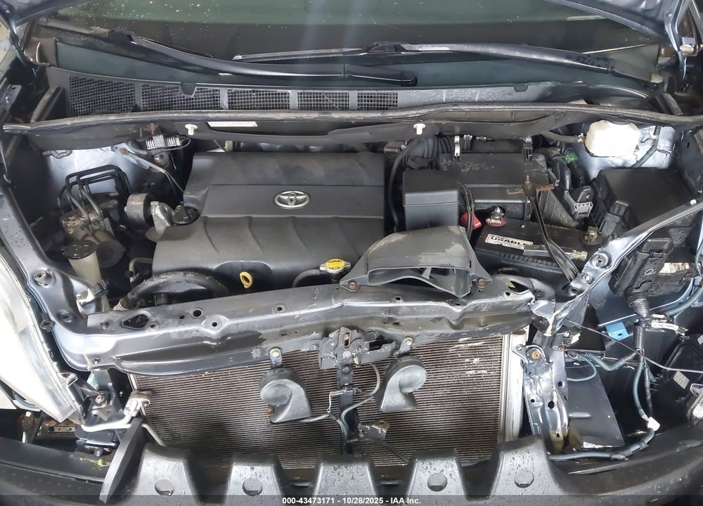 2013 TOYOTA SIENNA XLE V6 8 PASSENGER VIN: 5TDYK3DC9DS328717