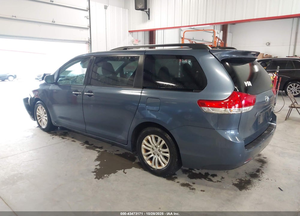 2013 TOYOTA SIENNA XLE V6 8 PASSENGER VIN: 5TDYK3DC9DS328717