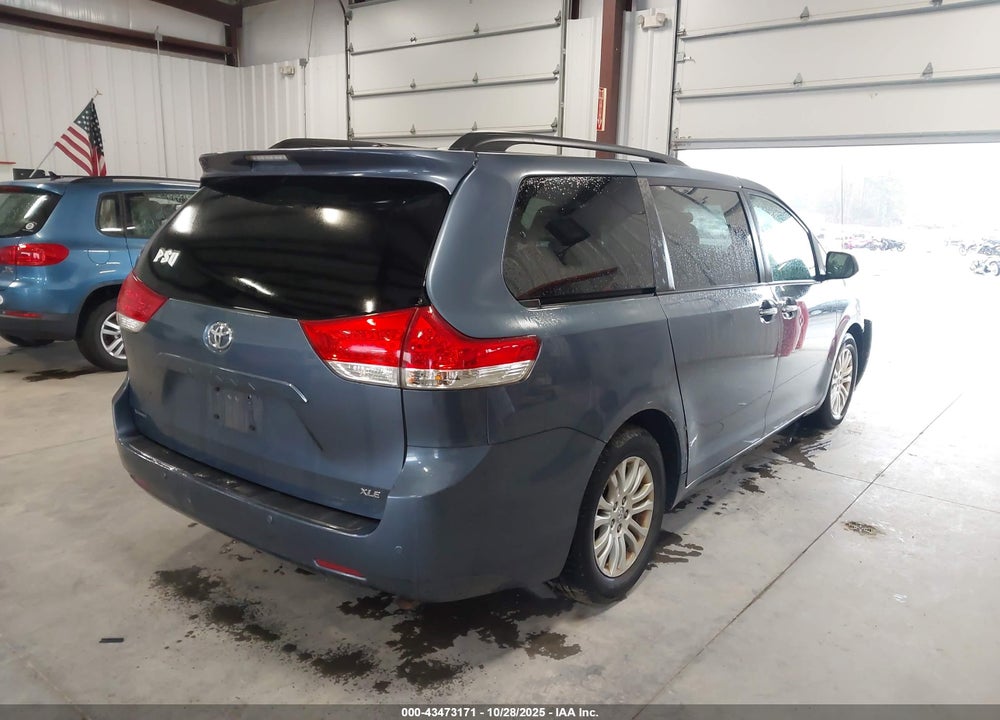 2013 TOYOTA SIENNA XLE V6 8 PASSENGER VIN: 5TDYK3DC9DS328717