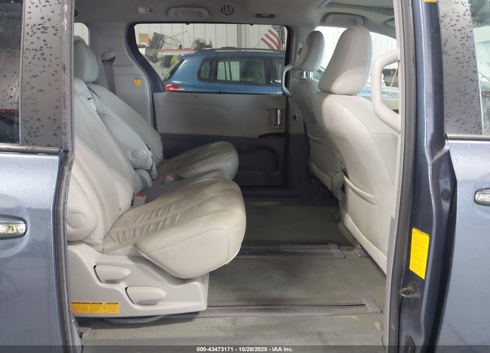 2013 TOYOTA SIENNA XLE V6 8 PASSENGER VIN: 5TDYK3DC9DS328717