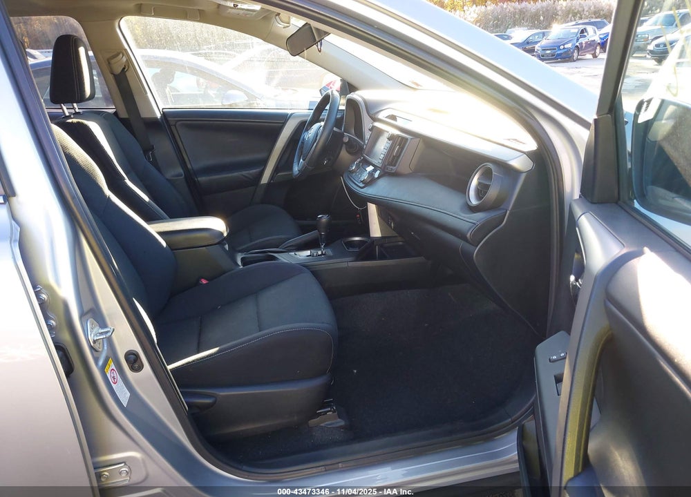 2016 TOYOTA RAV4 XLE VIN: 2T3RFREV1GW445531