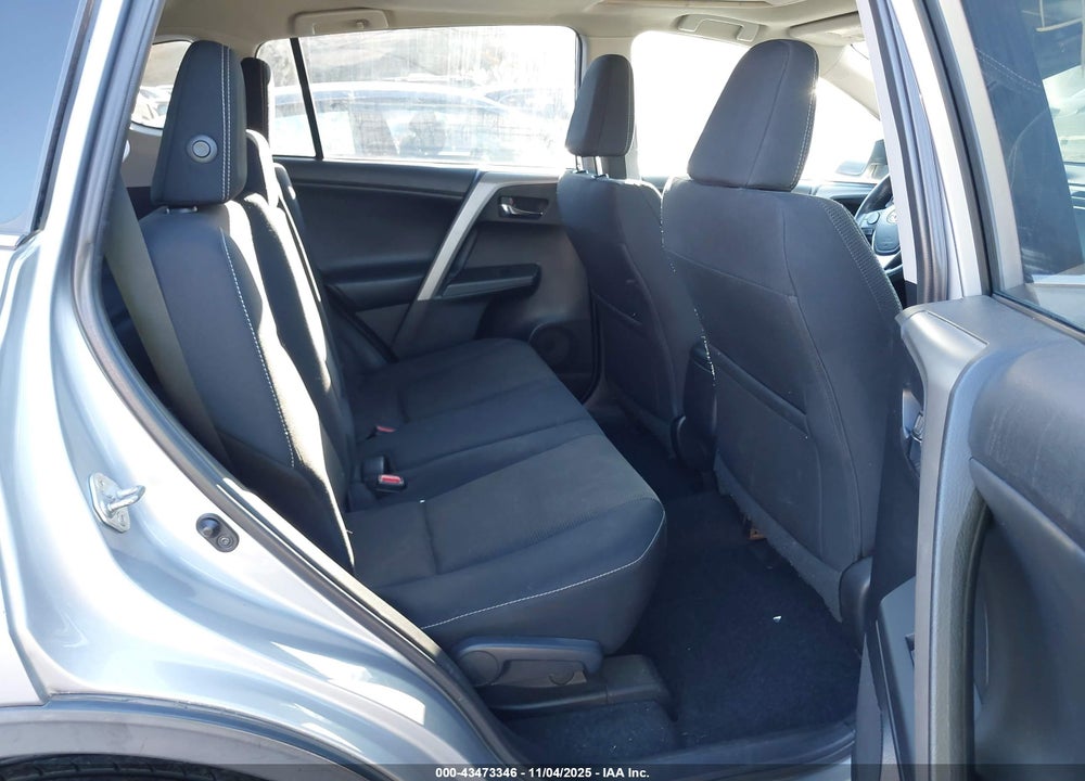 2016 TOYOTA RAV4 XLE VIN: 2T3RFREV1GW445531