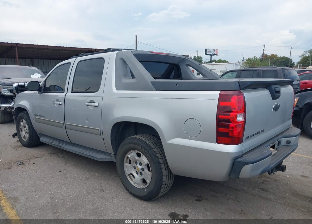 2011 CHEVROLET AVALANCHE 1500 LS VIN: 3GNMCEE01BG352301