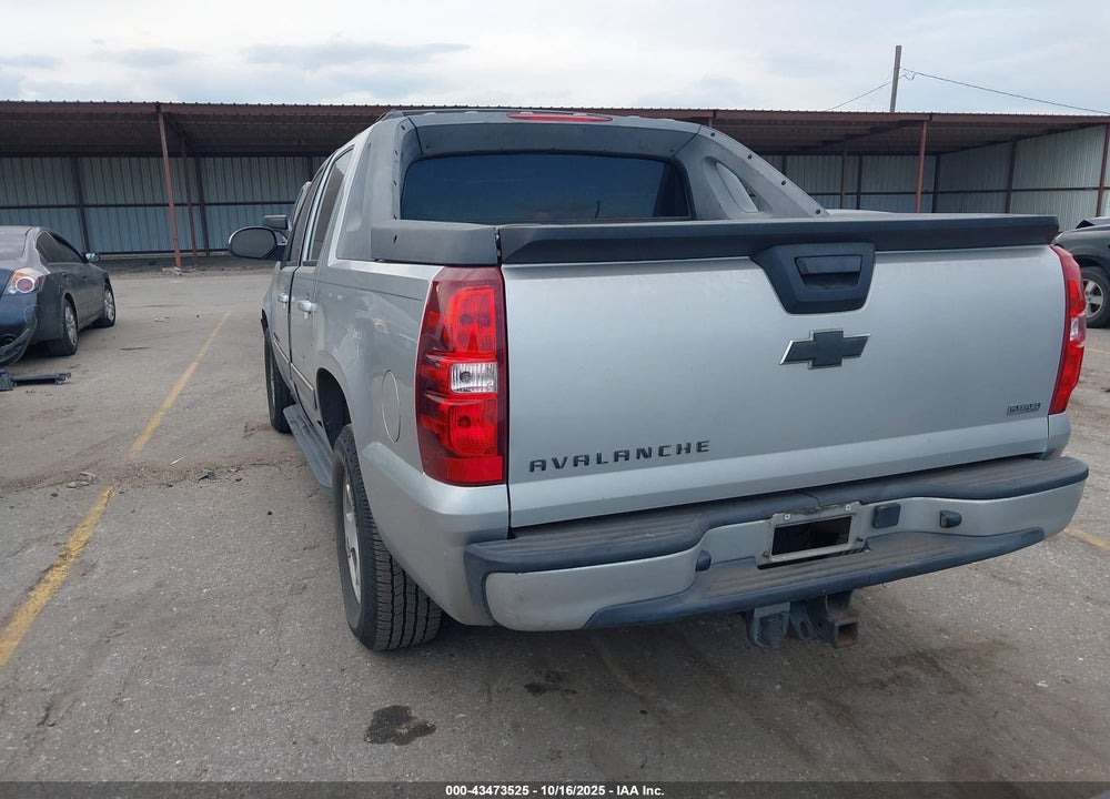 2011 CHEVROLET AVALANCHE 1500 LS VIN: 3GNMCEE01BG352301