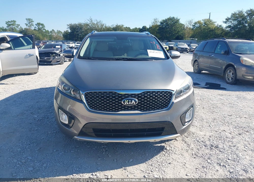 2016 KIA SORENTO 3.3L SX VIN: 5XYPK4A53GG185479