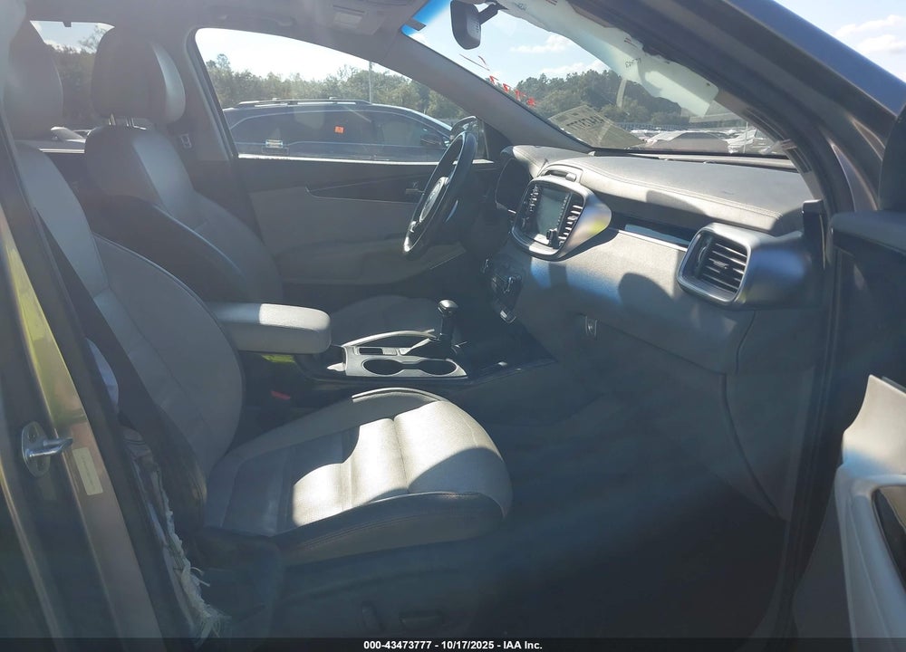 2016 KIA SORENTO 3.3L SX VIN: 5XYPK4A53GG185479