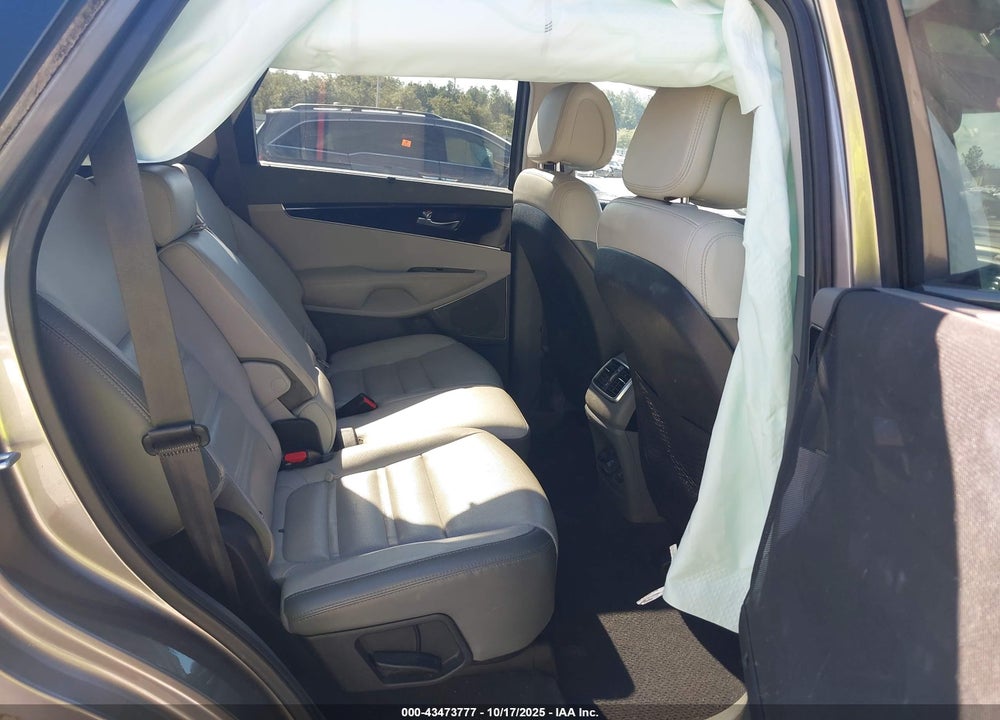 2016 KIA SORENTO 3.3L SX VIN: 5XYPK4A53GG185479
