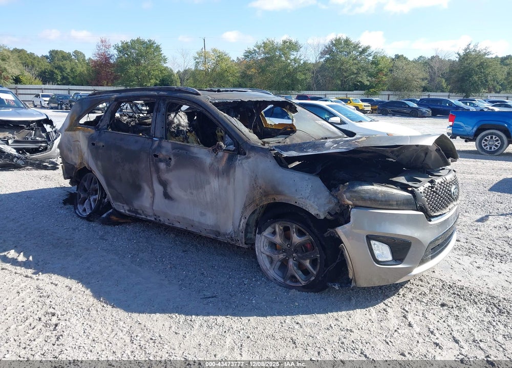 2016 KIA SORENTO 3.3L SX VIN: 5XYPK4A53GG185479