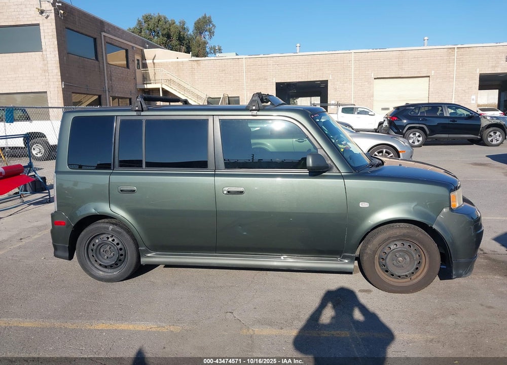 2004 SCION XB VIN: JTLKT324X40156784