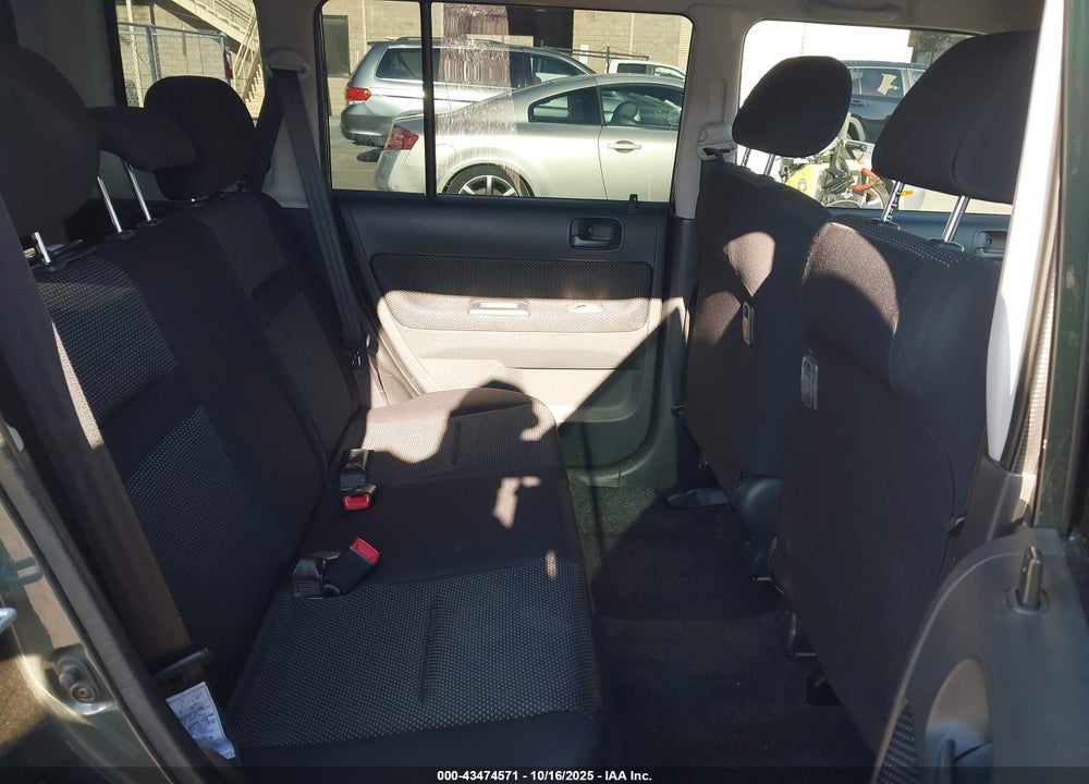 2004 SCION XB VIN: JTLKT324X40156784