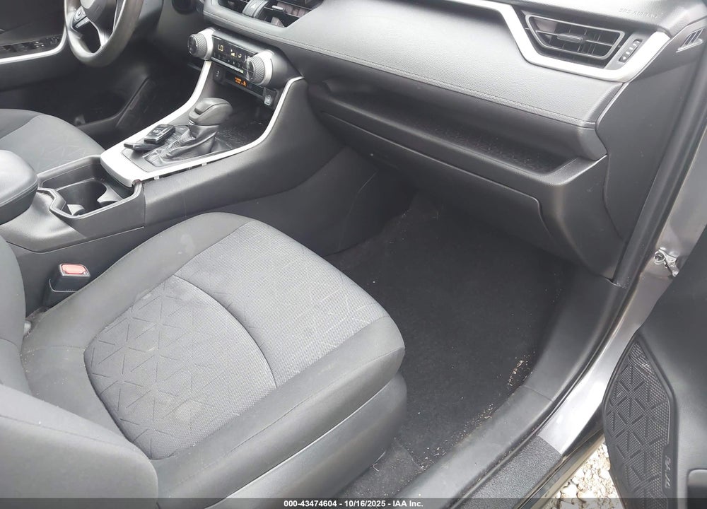 2021 TOYOTA RAV4 XLE VIN: 2T3P1RFV9MC175224