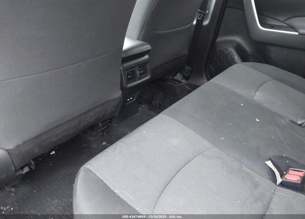 2021 TOYOTA RAV4 XLE VIN: 2T3P1RFV9MC175224
