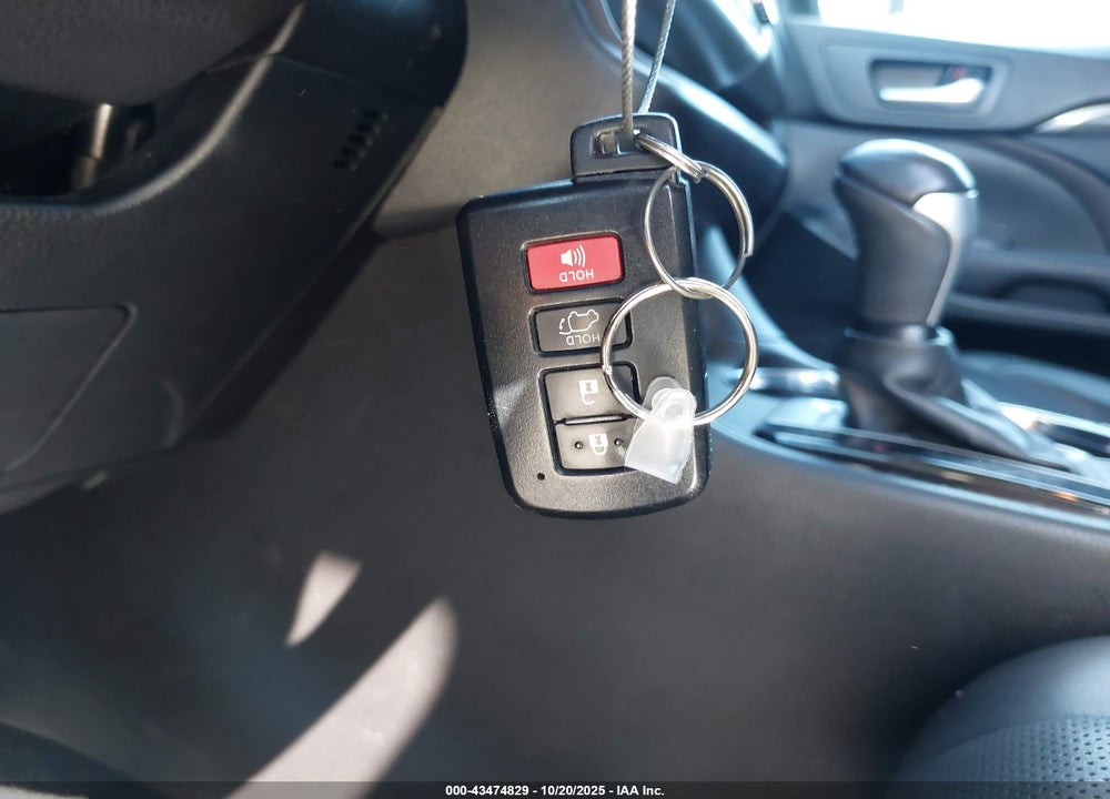 2017 TOYOTA HIGHLANDER LIMITED/PLATINUM VIN: 5TDYZRFH0HS200718