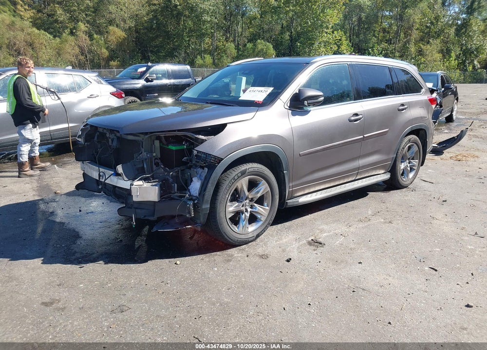 2017 TOYOTA HIGHLANDER LIMITED/PLATINUM VIN: 5TDYZRFH0HS200718