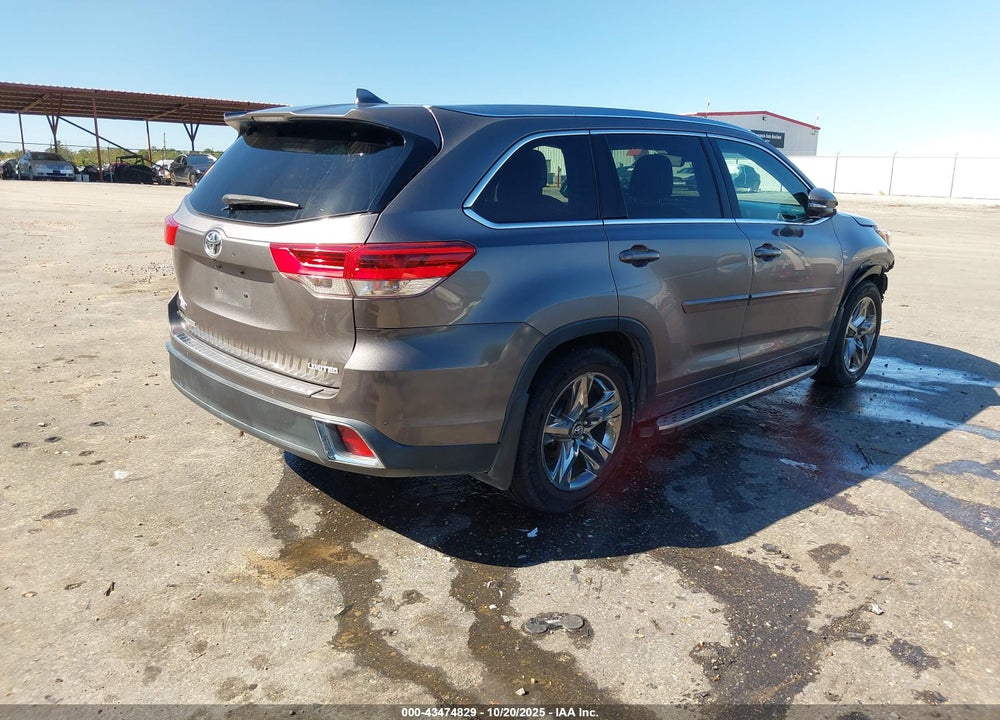2017 TOYOTA HIGHLANDER LIMITED/PLATINUM VIN: 5TDYZRFH0HS200718