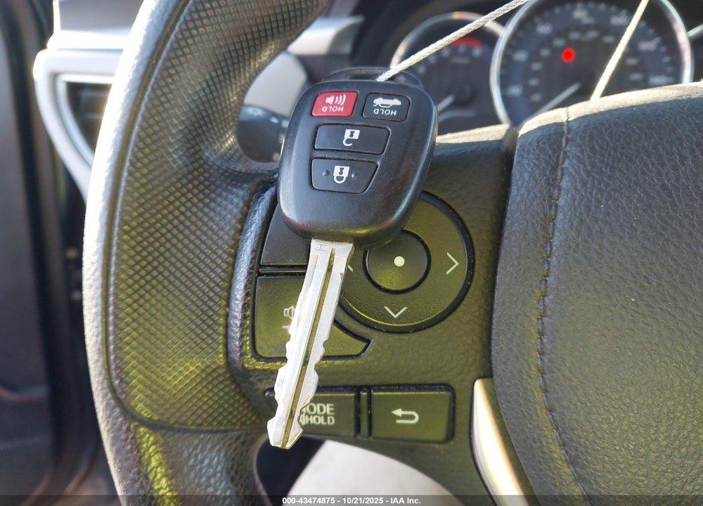 2015 TOYOTA COROLLA LE VIN: 5YFBURHE2FP302311