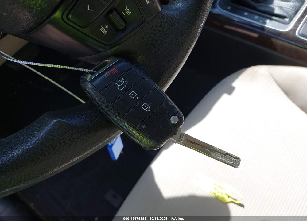 2014 KIA SORENTO VIN: 5XYKT3A65EG526503
