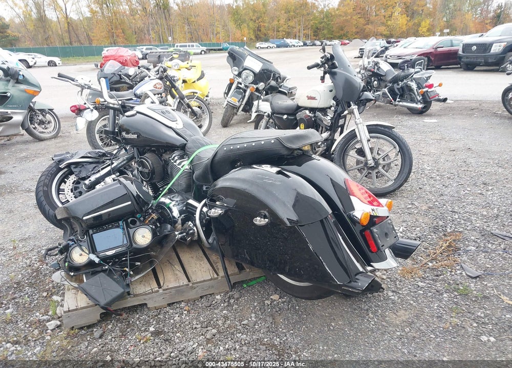 2017 INDIAN MOTORCYCLE CO. ROADMASTER VIN: 56KTRAAA9H3347217