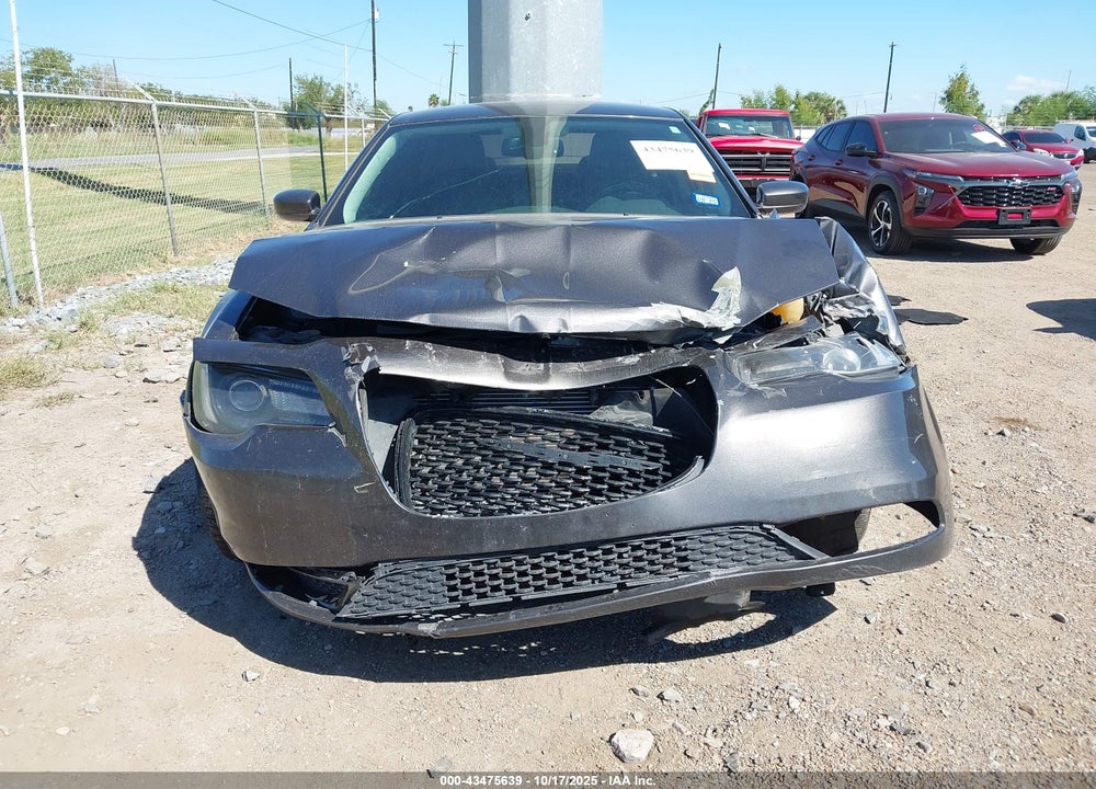 2016 CHRYSLER 300 VIN: 2C3CCAAG3GH135411