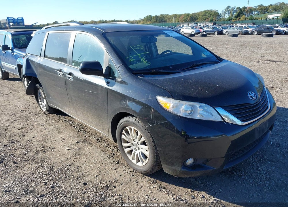 2015 TOYOTA SIENNA XLE 8 PASSENGER VIN: 5TDYK3DC2FS662008