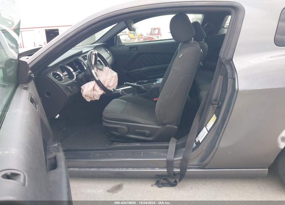 2014 FORD MUSTANG V6 VIN: 1ZVBP8AM3E5250098