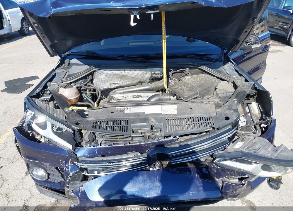 2016 VOLKSWAGEN TIGUAN VIN: WVGAV7AX9GW085420